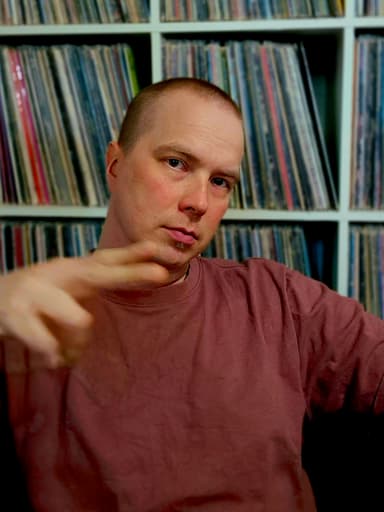 J. Boom profile