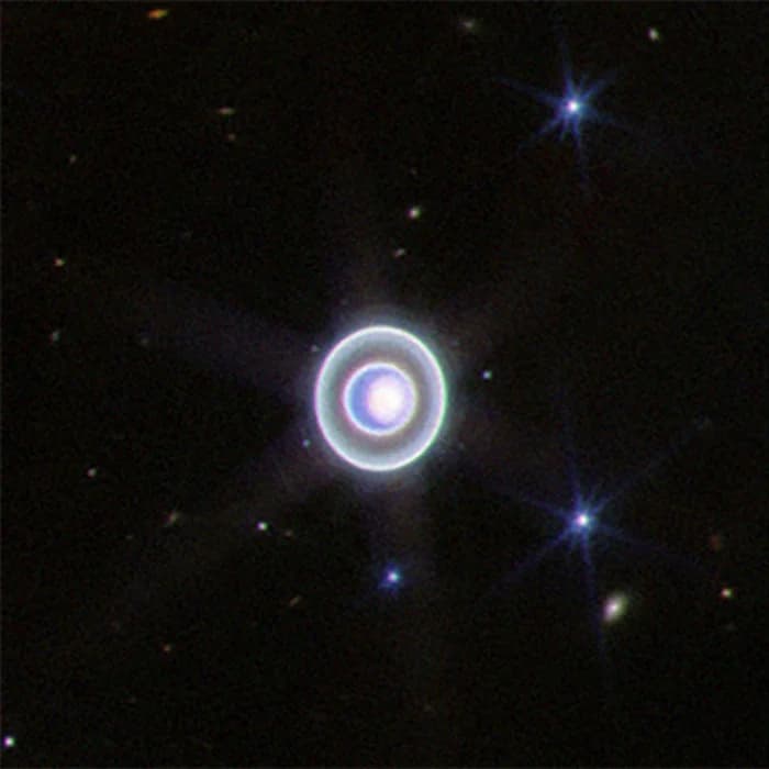 宇宙を漂う